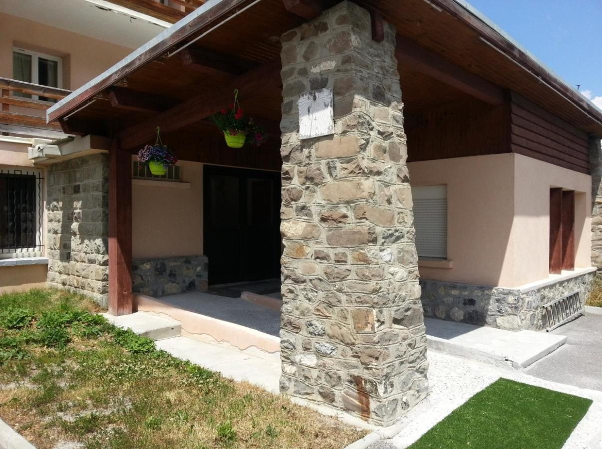 Vars, Appart Spacieux Renove 4 Couchages Dans Chalet Вар Екстер'єр фото